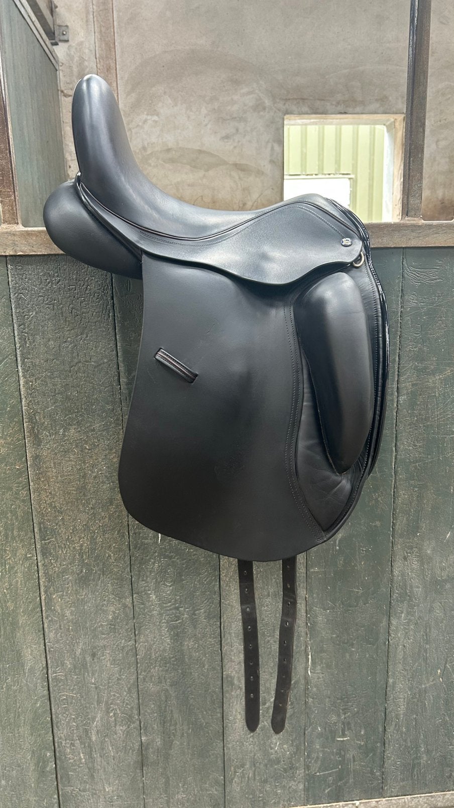KM Custom Made dressuurzadel 17 MW, Dieren en Toebehoren, Ophalen, Dressuur, Zachte zit, M (17 inch)