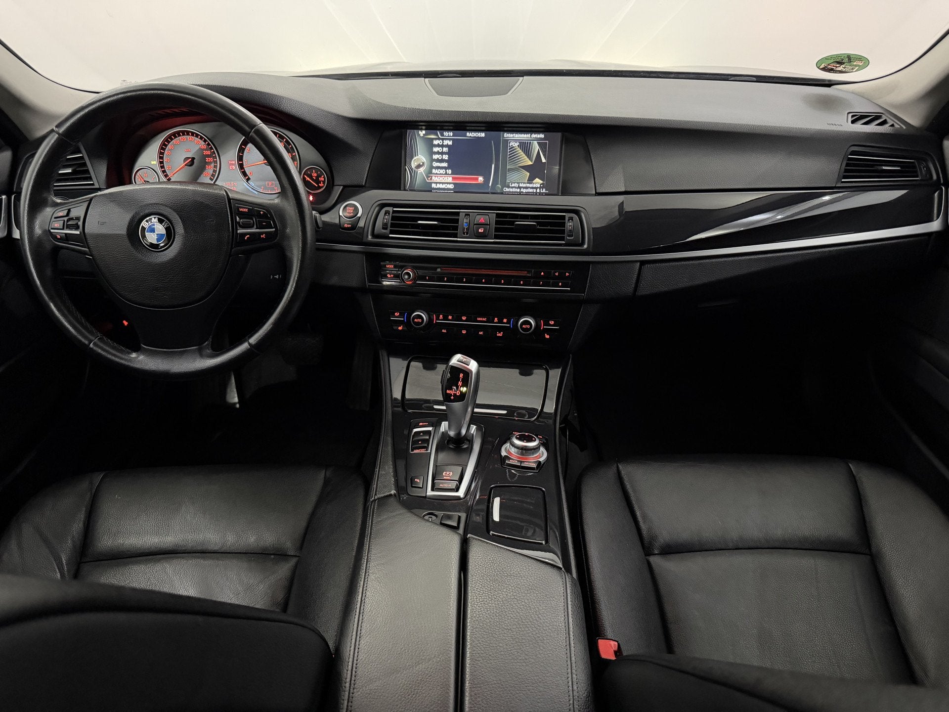 BMW 5 Serie Touring 520i High Executive Leder, Camera, Navi,, Auto's, Automaat, Euro 5, Gebruikt, 4 cilinders