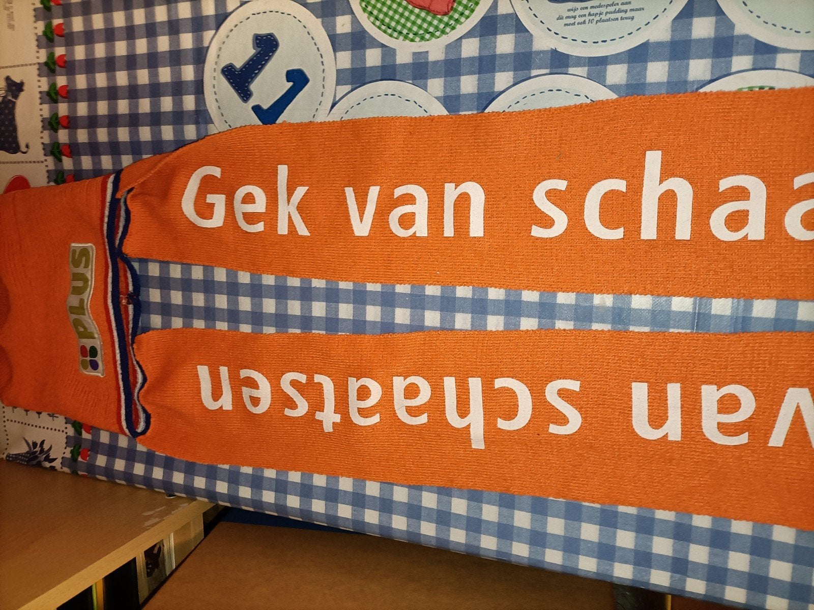 Oranje sjaal + muts Gek op schaatsen Plus Supermarkt, Ophalen of Verzenden, Zo goed als nieuw, Sjaal