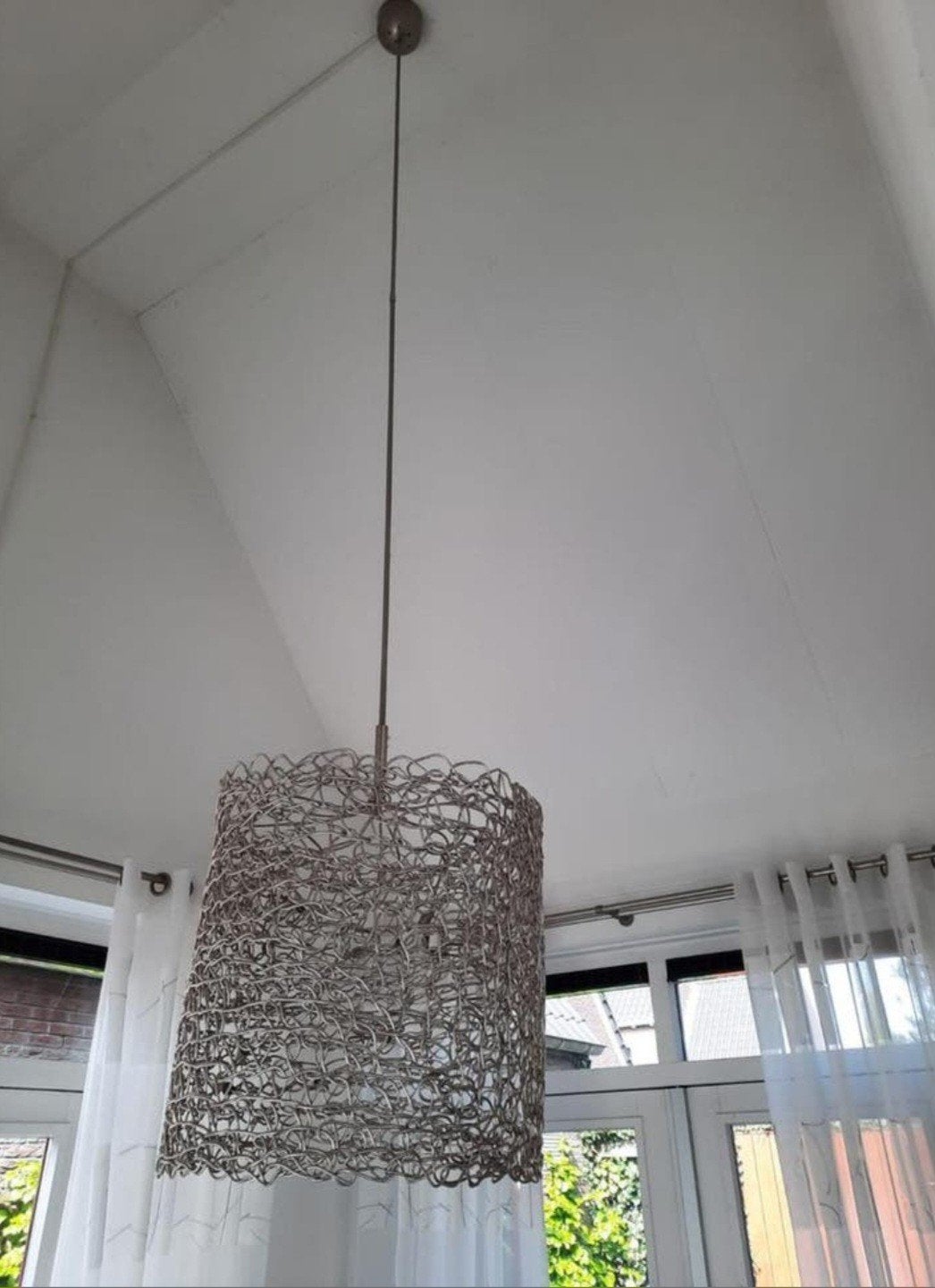 Moderne hanglamp met metalen kap, 50x50 cm, goede conditie, Ophalen, Gebruikt, Metaal, Modern