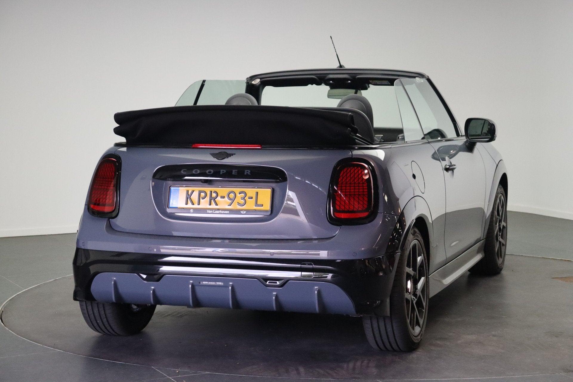 MINI Cabrio Cooper C Automaat / John Cooper Works / Pakket L, 15 km/l, 4 stoelen, Bedrijf, 165 pk