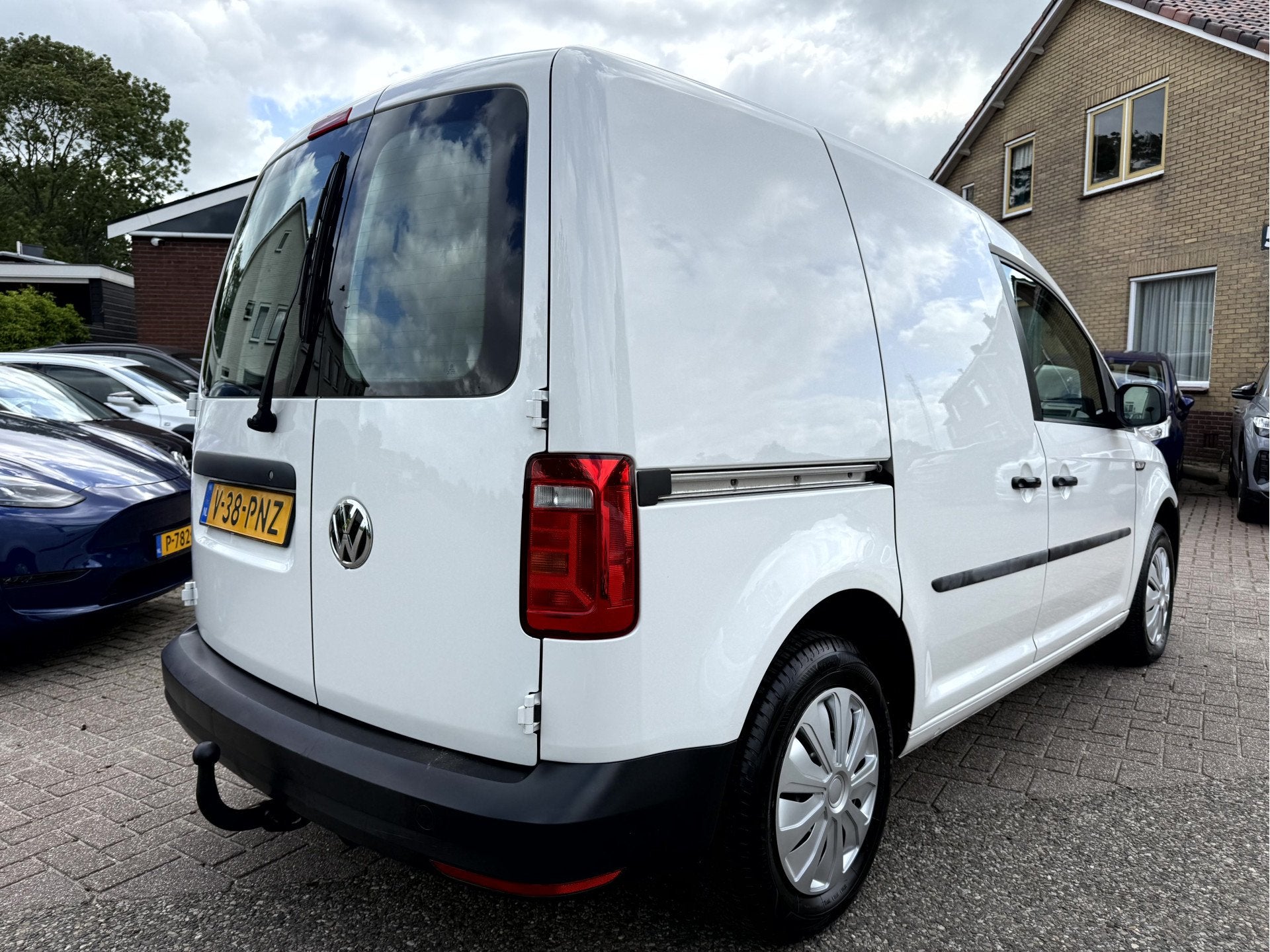 Volkswagen Caddy 2.0 TDI 102pk Automaat Airco, Trekhaak, Cru, Auto's, Bestelauto's, Stof, Gebruikt, 4 cilinders, Wit