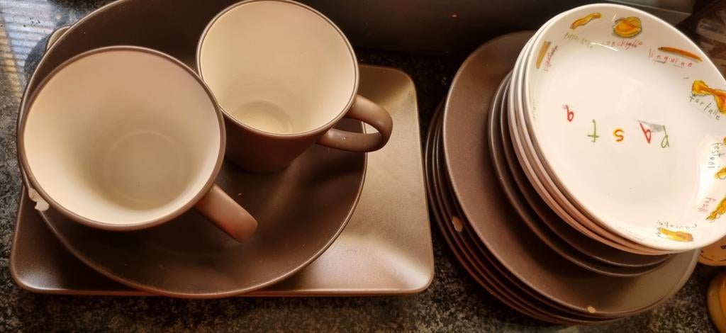 Diverse servies set (IKEA bruin + pasta borden), Ophalen, Gebruikt, Overige stijlen, Bord(en)