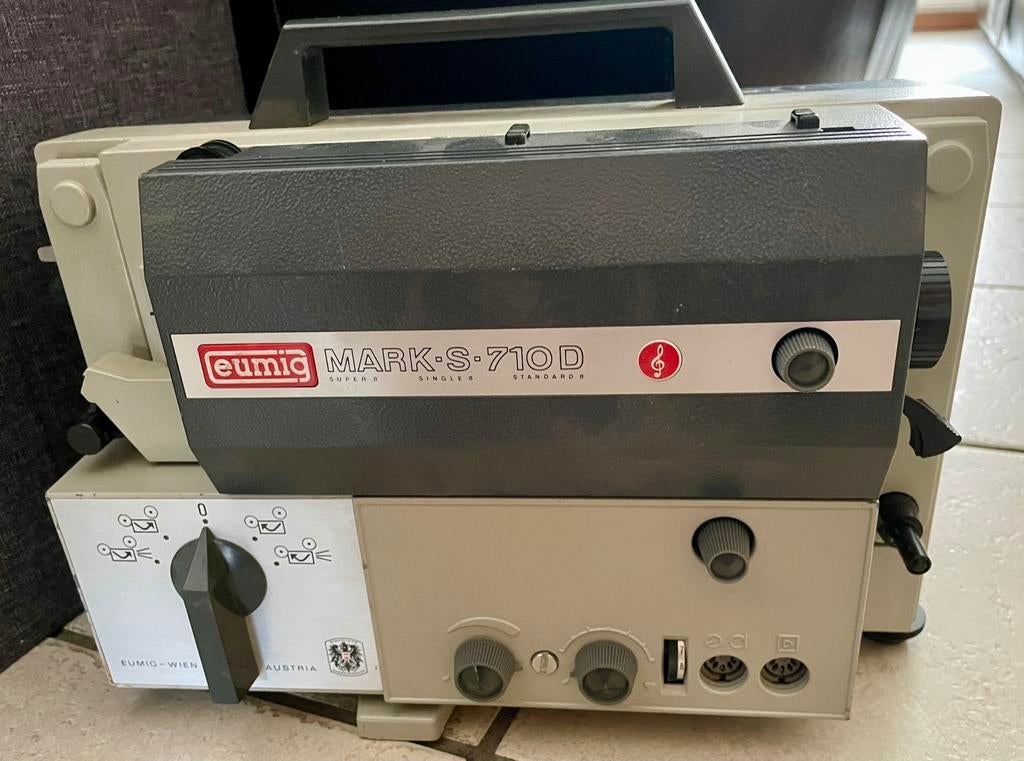 TE KOOP:  vintage filmprojector Eumig Mark-S-710D (defect), Ophalen of Verzenden, 1960 tot 1980, Projector