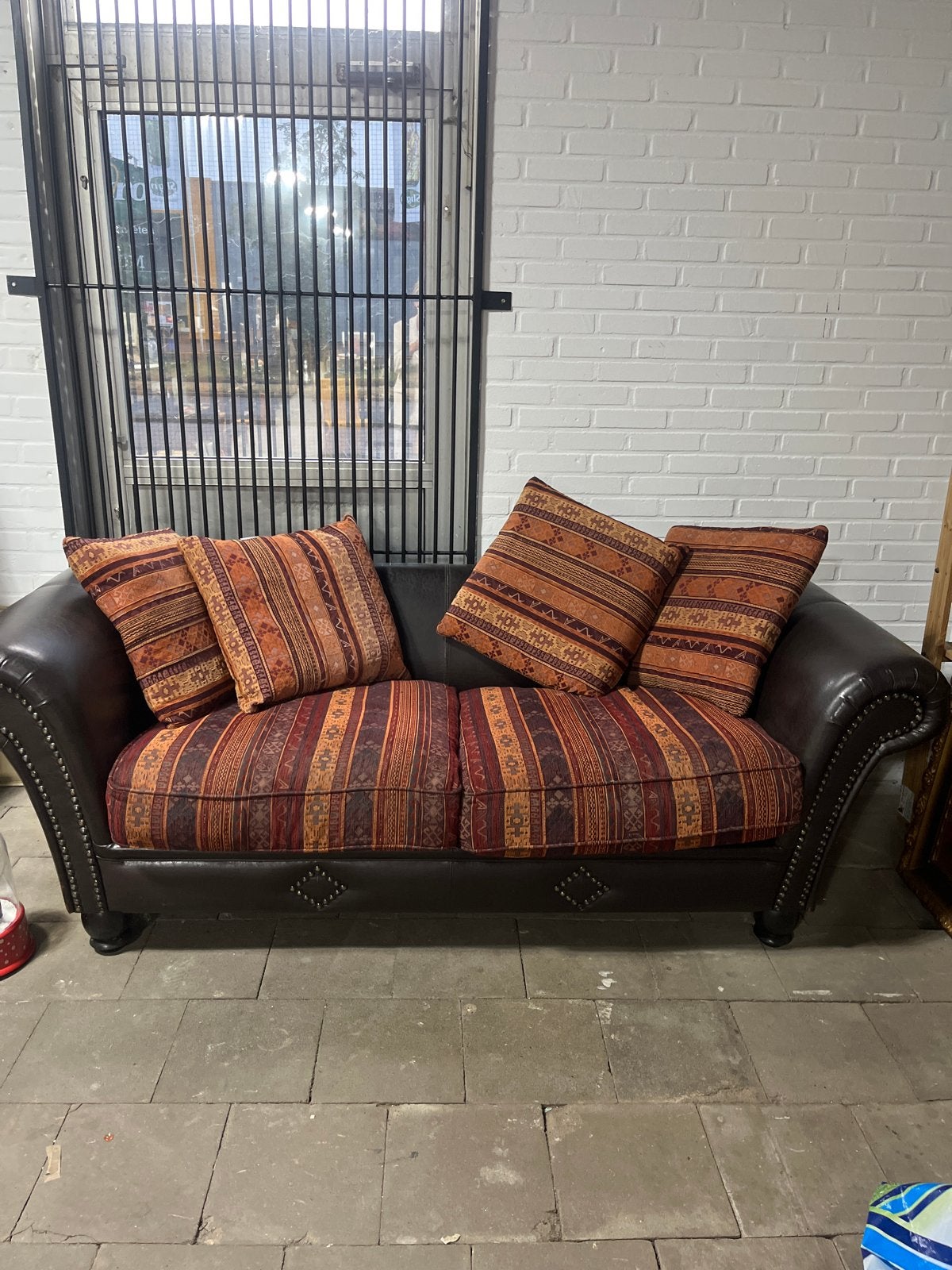Mooie ruime bank met kleurrijke kussens, Ophalen, Gebruikt, Driepersoons, 75 tot 100 cm