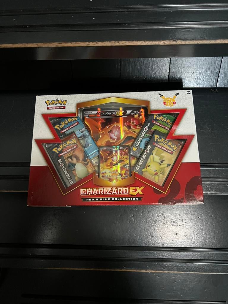 Pokémon Charizard EX Red & Blue Collection 20th Anniversary, Hobby en Vrije tijd, Ophalen of Verzenden, Zo goed als nieuw