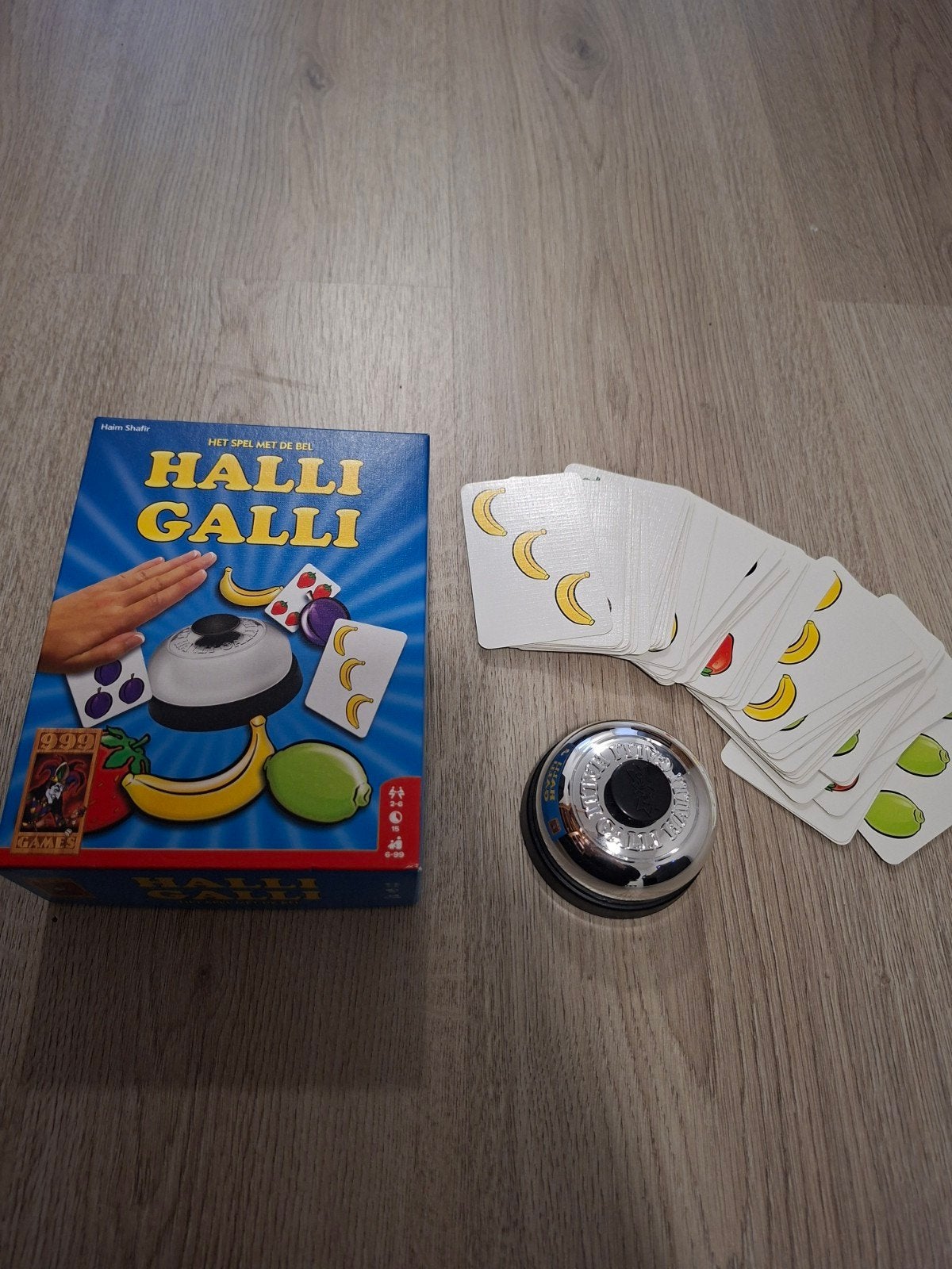 Halli Galli - Het snelle kaartspel met de bel, Drie of vier spelers, Ophalen of Verzenden, Zo goed als nieuw, 999 Games