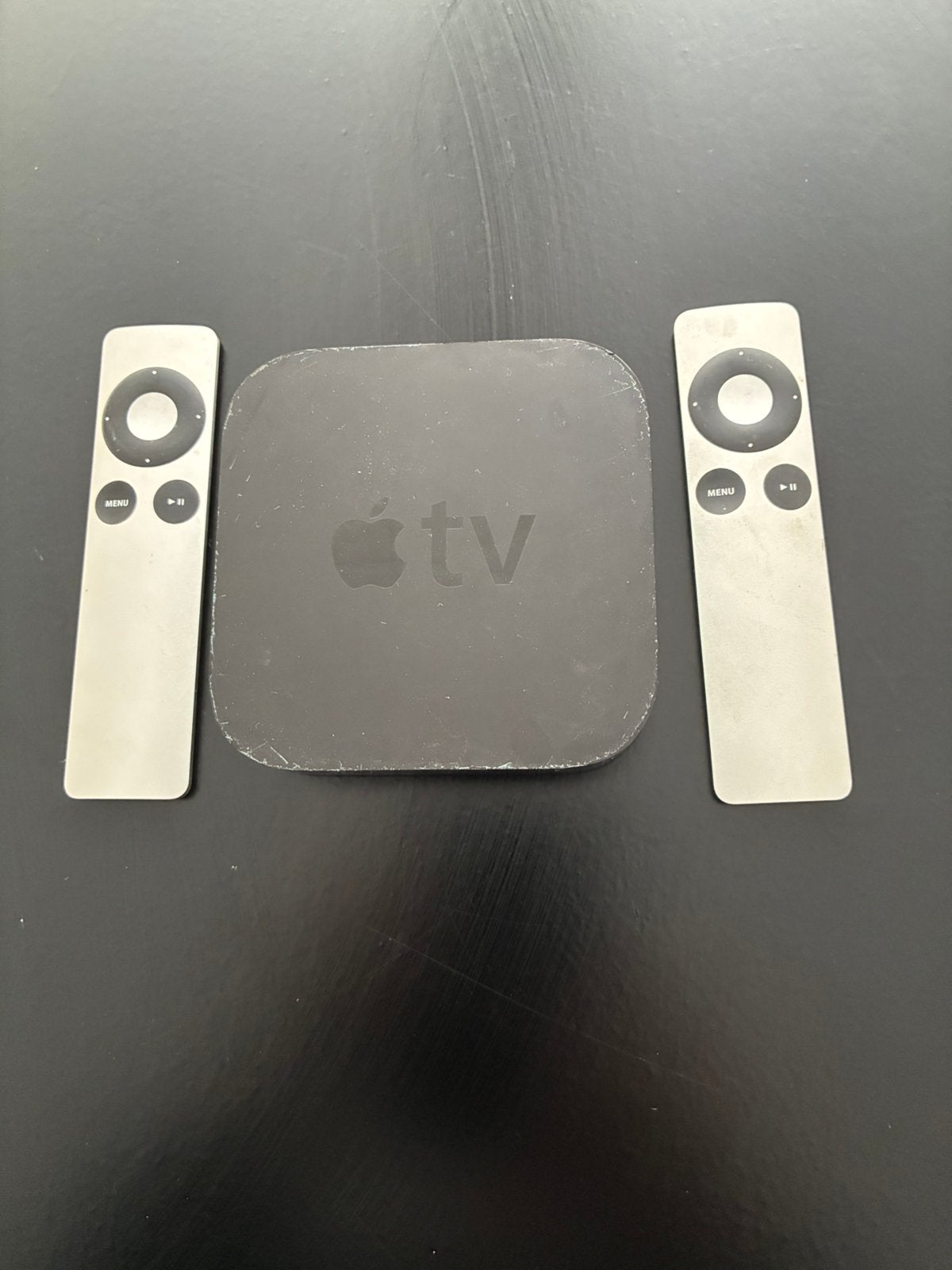 Apple tv A1469 + 2 afstandbedingen, Ophalen of Verzenden, Gebruikt, HDMI