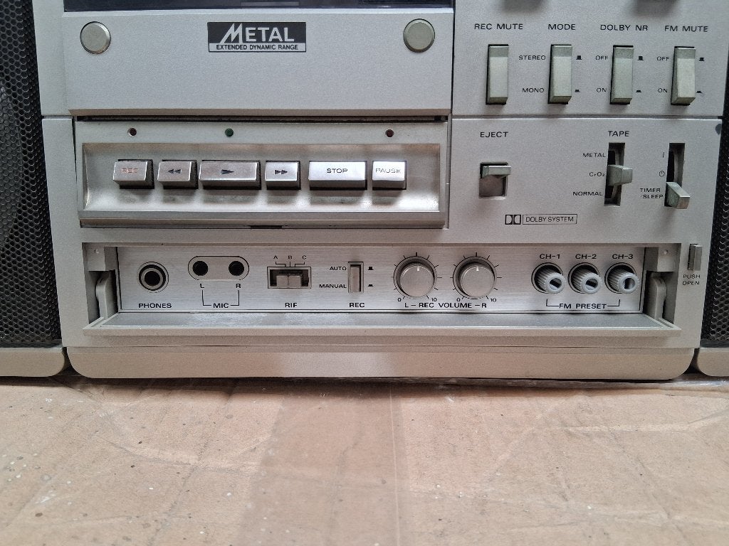 Hitachi Trk9900 ghettoblaster boombox., Audio, Tv en Foto, Ophalen of Verzenden, Niet werkend, Radio