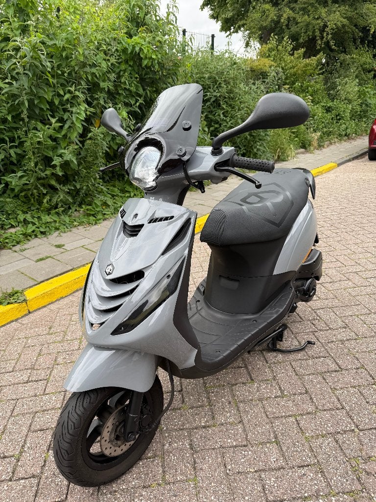 Piaggio Zip brom sp nardo grey 4t 45km 2017 led windscherm, Ophalen, Maximaal 45 km/u, Zip, Zo goed als nieuw