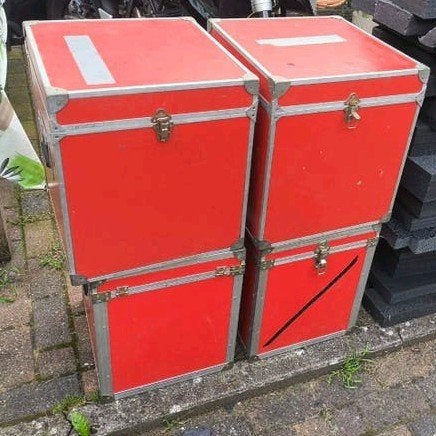 4x flightcases rood van 43cm hoog, Ophalen of Verzenden, Gebruikt, Overige instrumenten, Flightcase