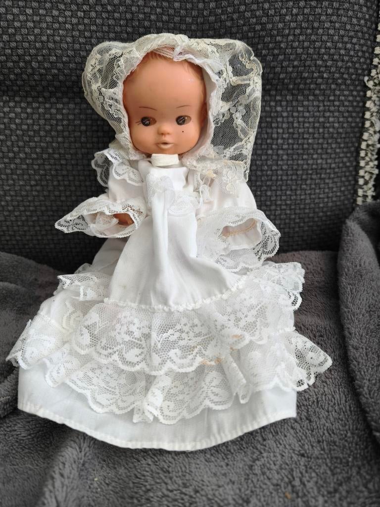 Brocante pop met kanten jurk, Verzamelen, Poppen, Ophalen of Verzenden, Zo goed als nieuw, Pop