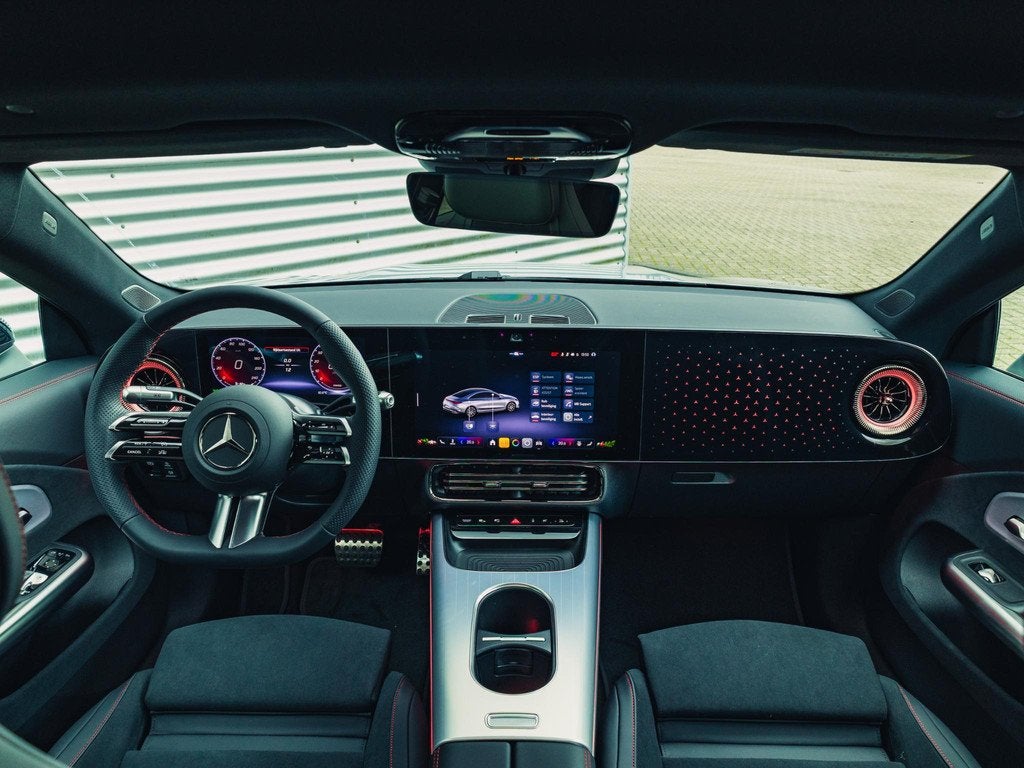Mercedes-Benz CLA Limousine 250+ Launch Edition 85.5 kWh, Auto's, Mercedes-Benz, CLA, Achterwielaandrijving, Zwart, 743 km