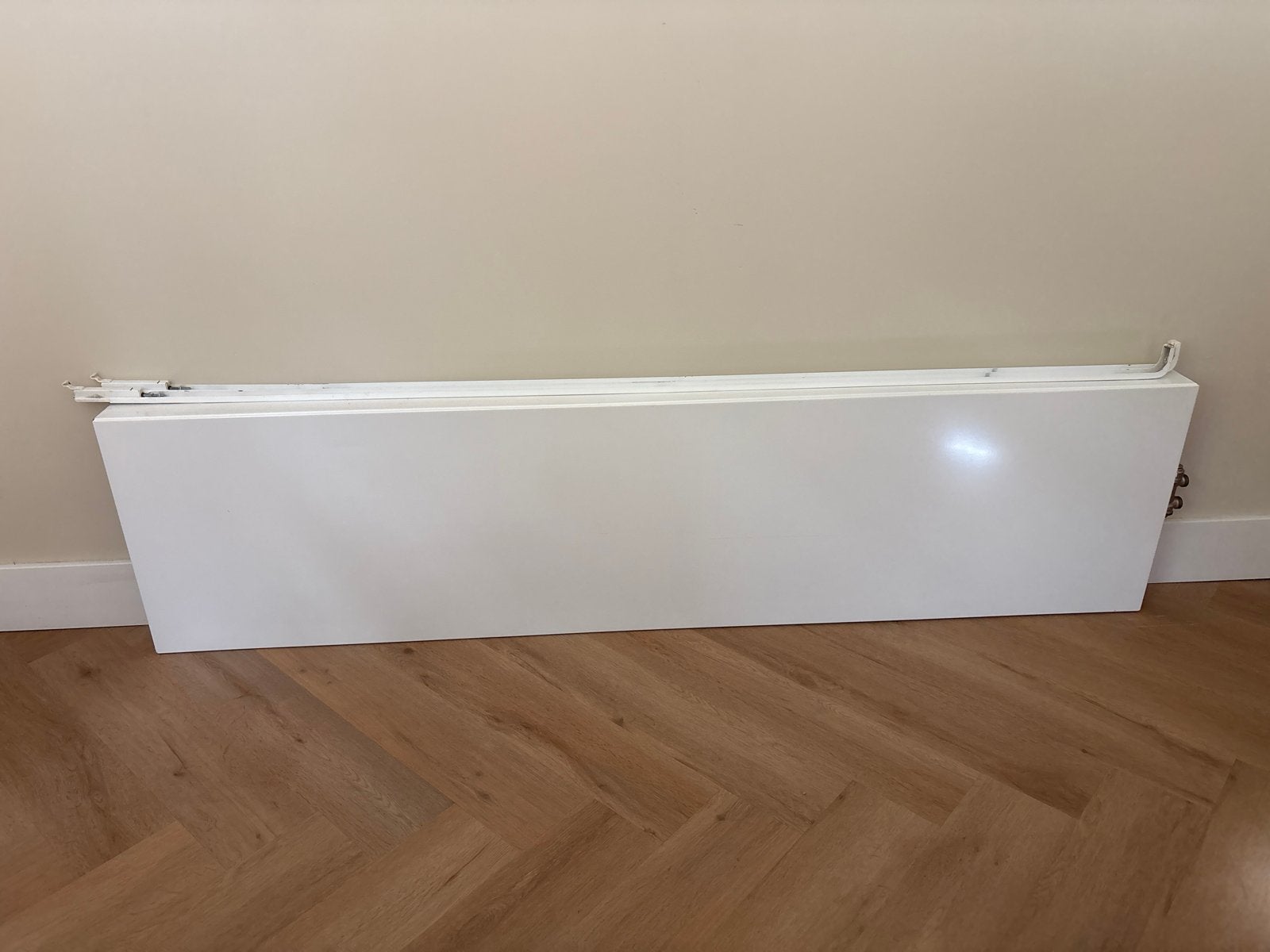 Verticale Witte radiator 200x50x10, Doe-het-zelf en Verbouw, Verwarming en Radiatoren, Ophalen, Radiator, Zo goed als nieuw, 60 tot 150 cm