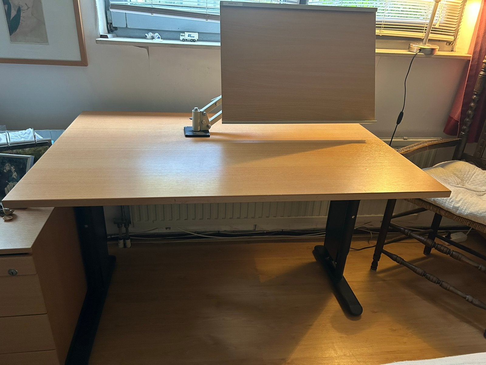 Degelijk bureau met ergonomische leesplank, Ophalen, Zwart, Gebruikt, Metaal
