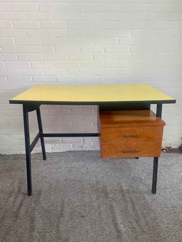 Bureau leuk vintage bureautje Pastoe jaren 60., Ophalen of Verzenden, Zo goed als nieuw