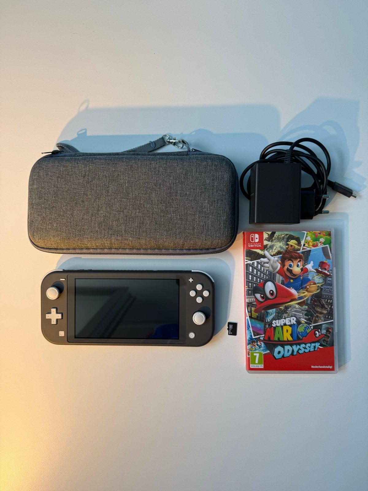 Nintendo Switch Lite met Super Mario Odyssey, Met games, Ophalen of Verzenden, Zo goed als nieuw, Zonder controller
