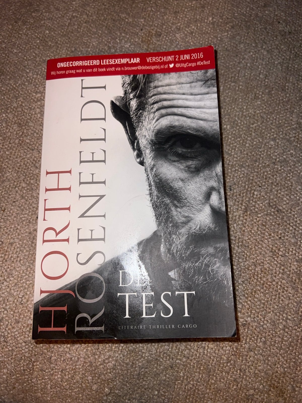 Hjorth Rosenfeldt - De Test (Ongecorrigeerd Leesexemplaar), Boeken, Ophalen of Verzenden, Gelezen, Nederland