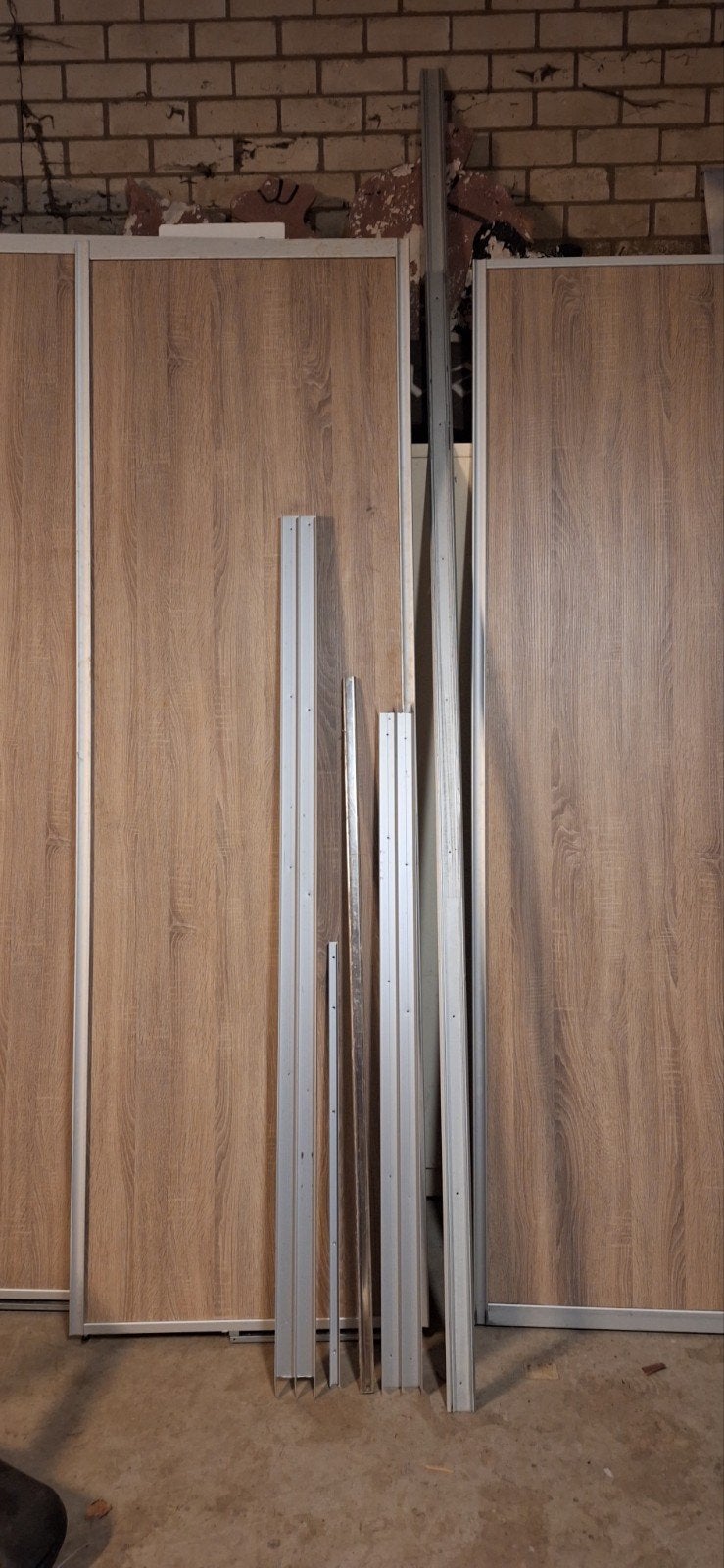 set van  3 schuifdeuren voor kledingkast in houtlook, Ophalen, Licht eiken / houtlook met aluminiumkleurige omlijsting., 200 cm of meer