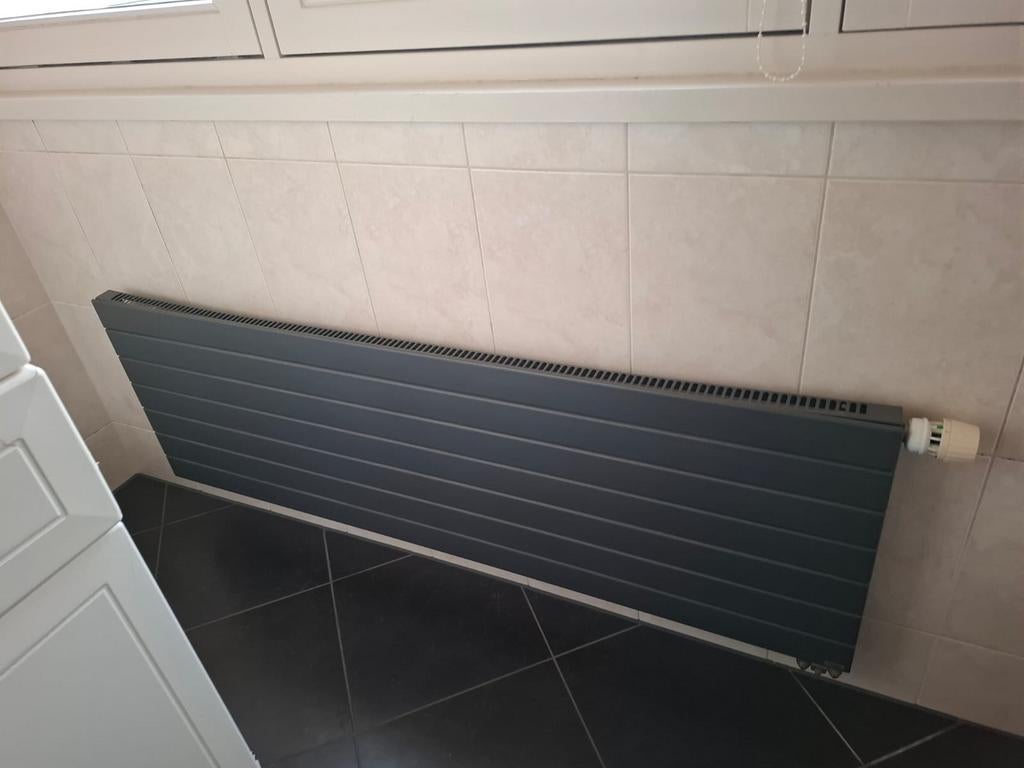 Radiator grijs, Doe-het-zelf en Verbouw, Verwarming en Radiatoren, Ophalen, 30 tot 80 cm, Gebruikt, Radiator