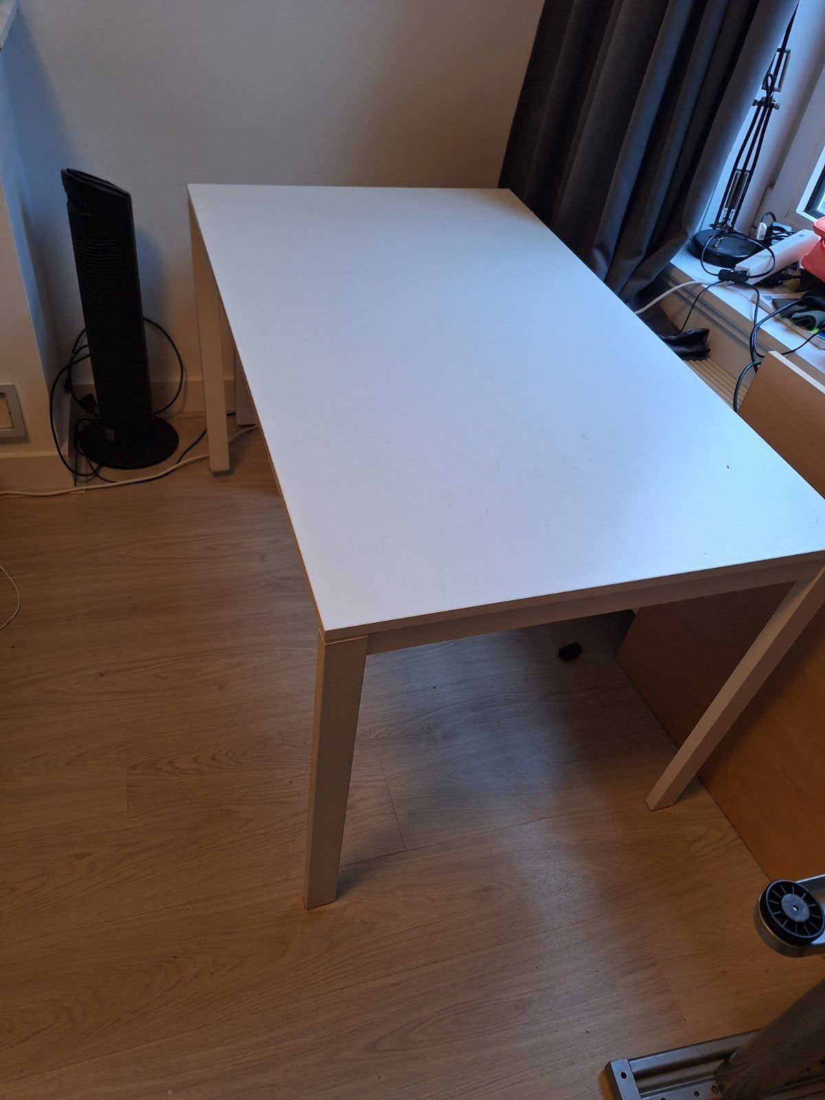 Wit ikea bureau, Ophalen