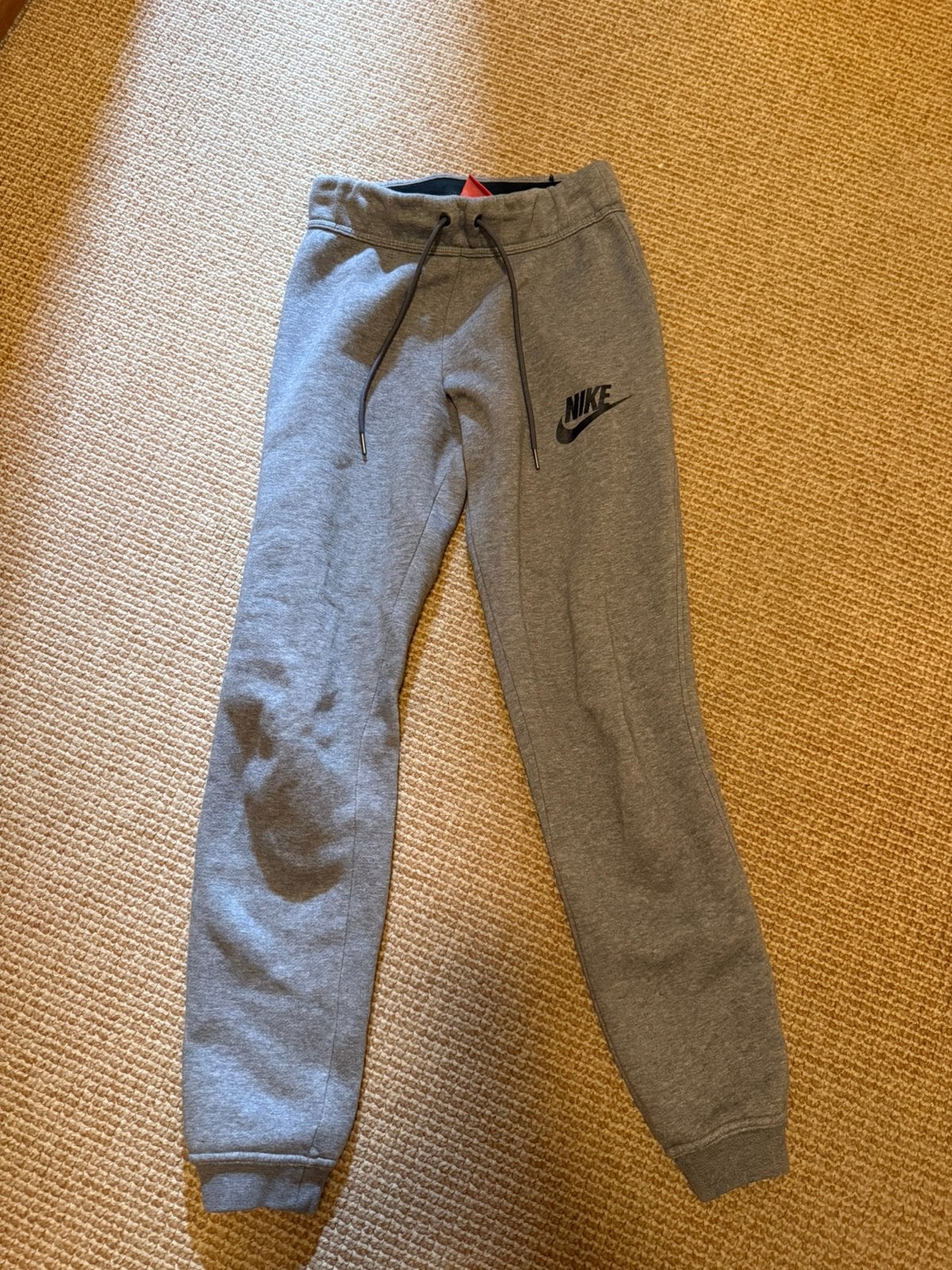Nike joggingbroek broek S, Overige typen, Ophalen of Verzenden, Zo goed als nieuw, Maat 36 (S)