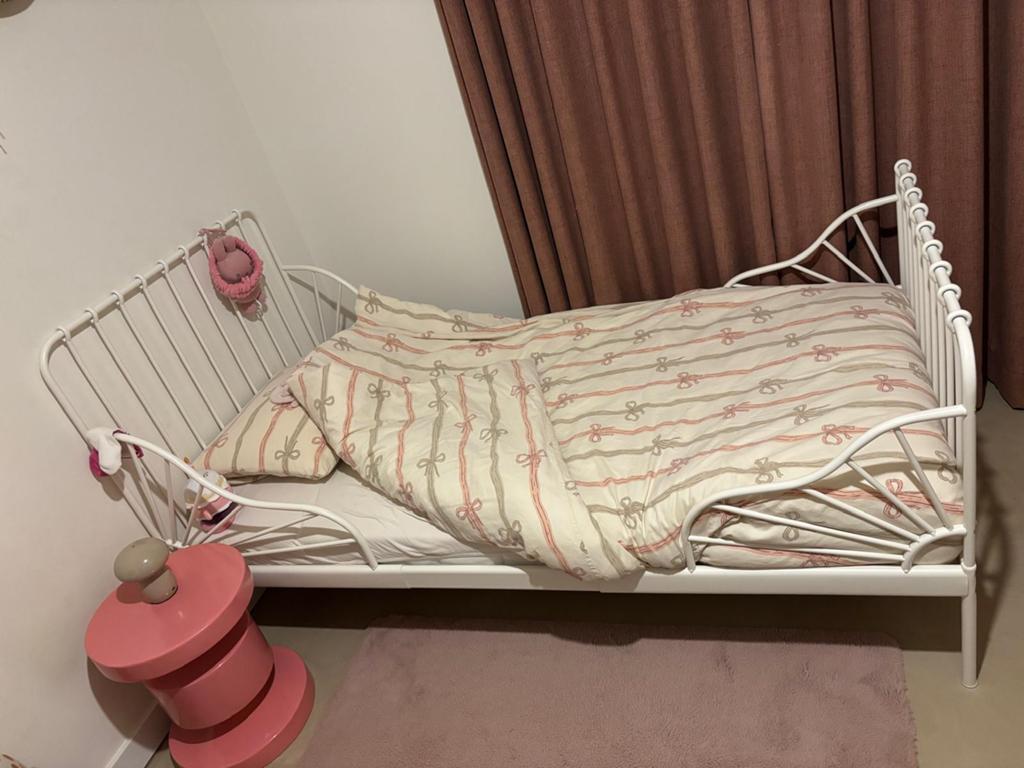 Ikea Minnen meegroeibed wit, Ophalen of Verzenden, Zo goed als nieuw, 180 cm of meer, 70 tot 85 cm