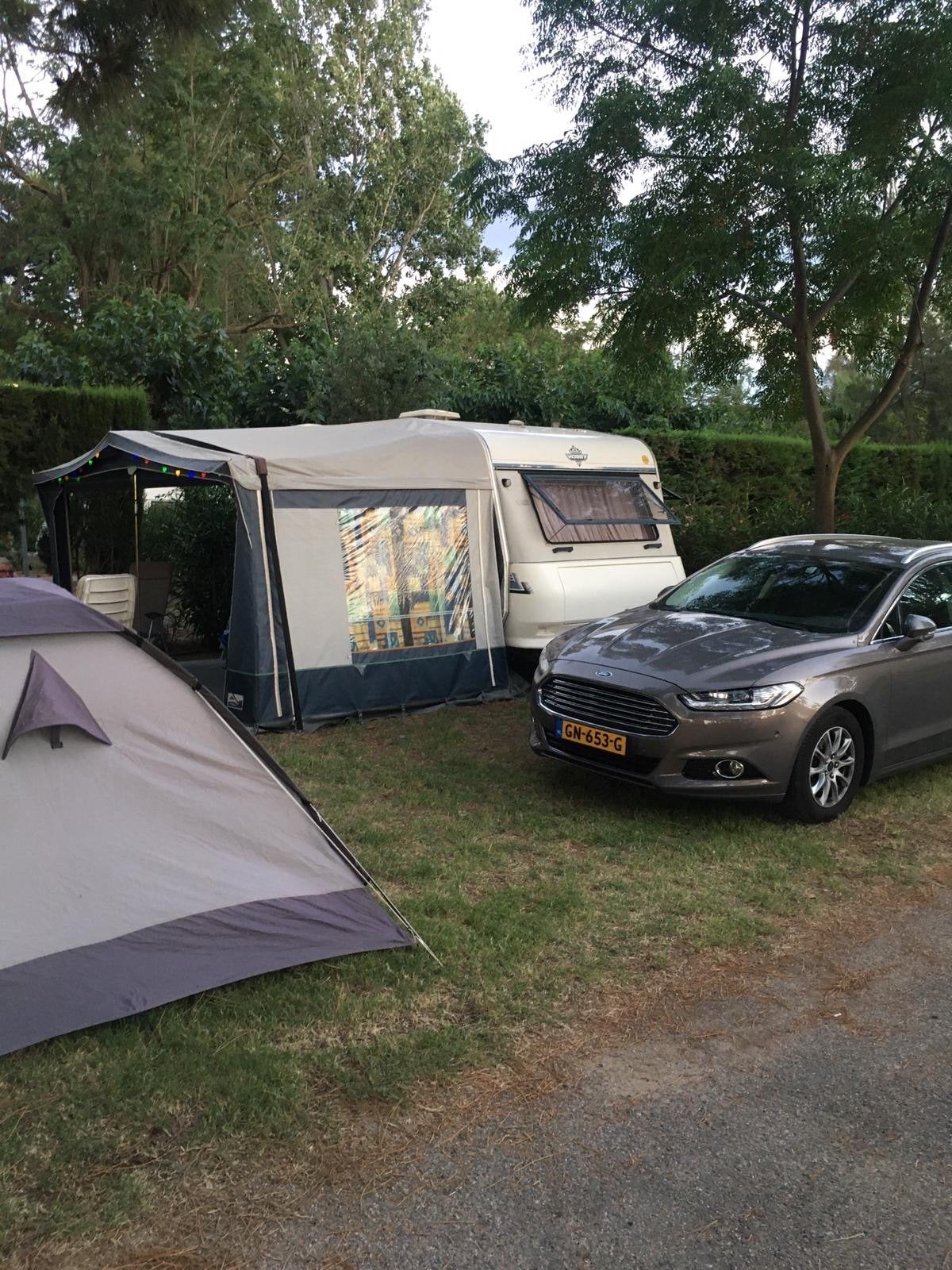 Hobby Classic Caravan -staat al in Argeles sur Mer Frankrijk, Hobby, Dwarsbed, Treinzit, Kachel