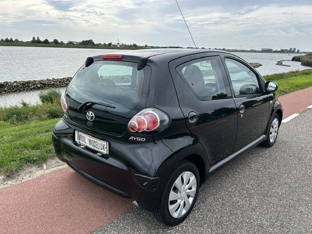 Toyota Aygo 2010 5 deurs airco nwe koppeling/banden 100 % in, Auto's, Keurmerk '100% Onderhouden', Dealer onderhouden, Stof, Gebruikt
