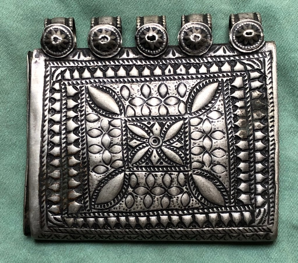 Afghaanse amulet houder, Antiek en Kunst, Overige herkomsten, Ophalen of Verzenden, Sieraad, Handgemaakt