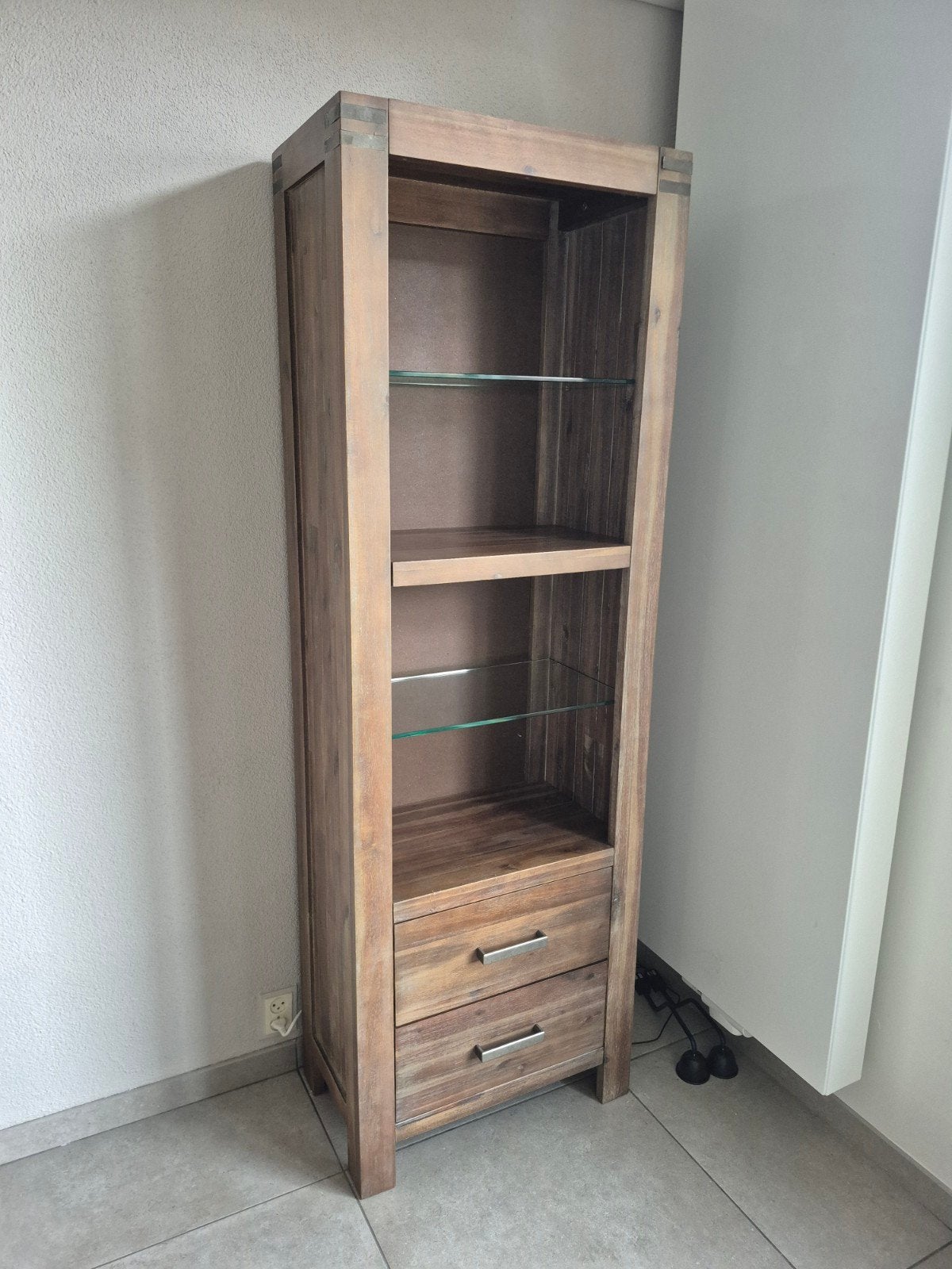 Acaciahouten kast met glazen platen en lades, Huis en Inrichting, Kasten | Boekenkasten, Ophalen, Gebruikt, 25 tot 50 cm, 50 tot 100 cm