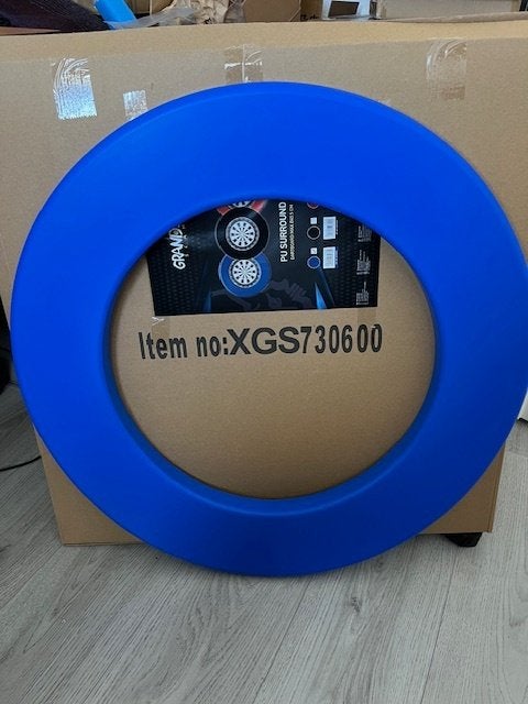 GS Surround bescherming dartbord kleur blauw à € 38,95., Sport en Fitness, Darts, Ophalen of Verzenden, Nieuw, Overige typen