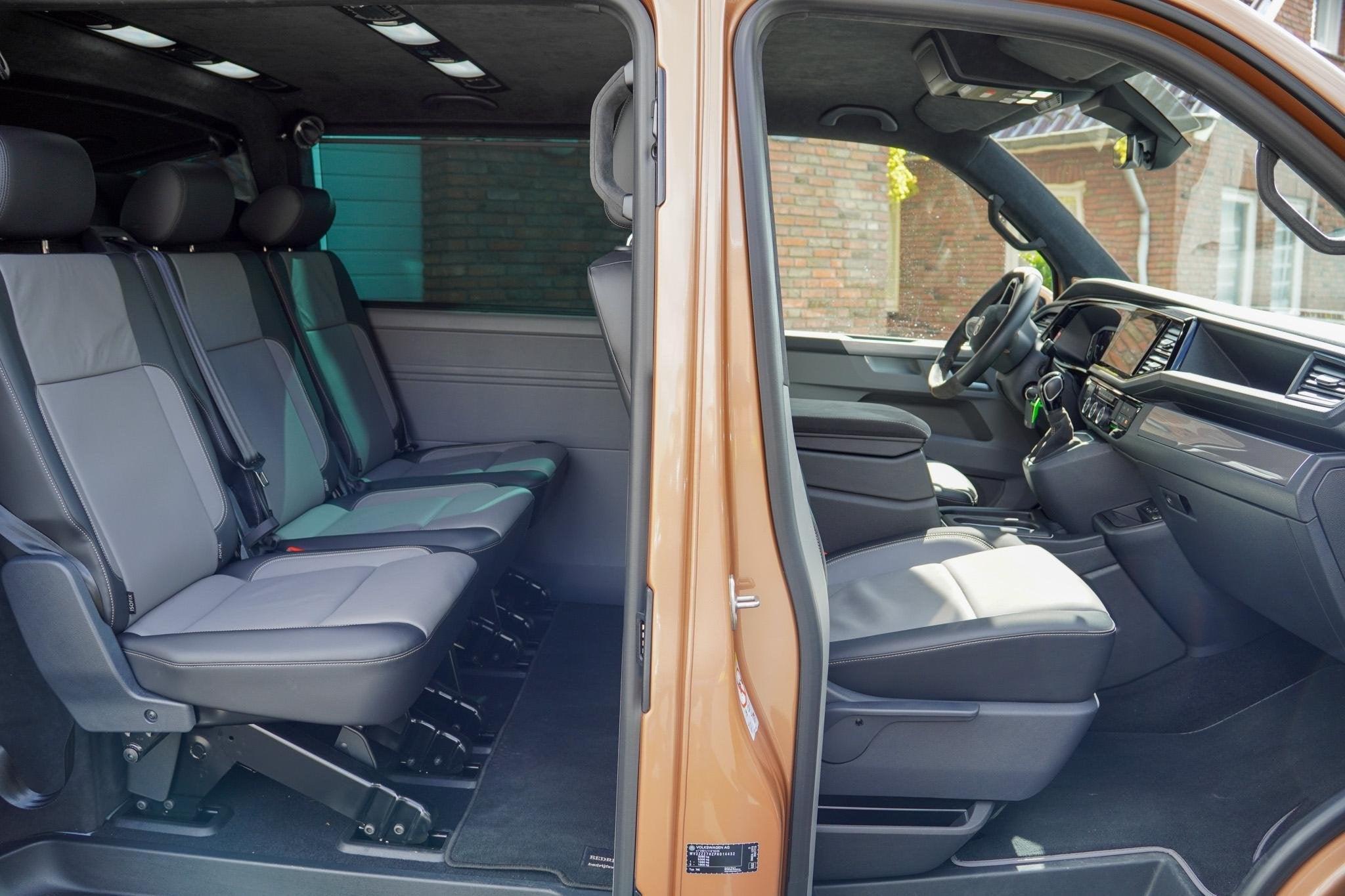 Volkswagen Transporter 204PK CARAVELLE L2H1 DUB/CAB BWT Cust, 15 km/l, Gebruikt, Volkswagen, 2296 kg