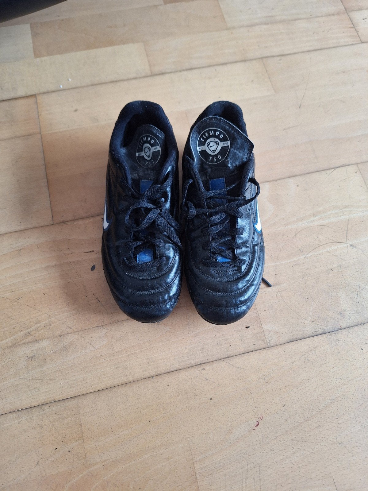 Nike Tiempo 750 voetbalschoenen maat 40, Ophalen of Verzenden, Gebruikt, Schoenen