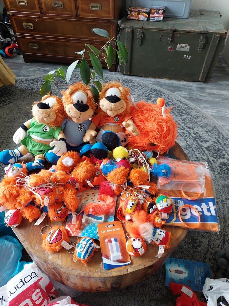 Oranje leeuwen en kleine knuffels en sleutelhangers, Verzamelen, Ophalen of Verzenden