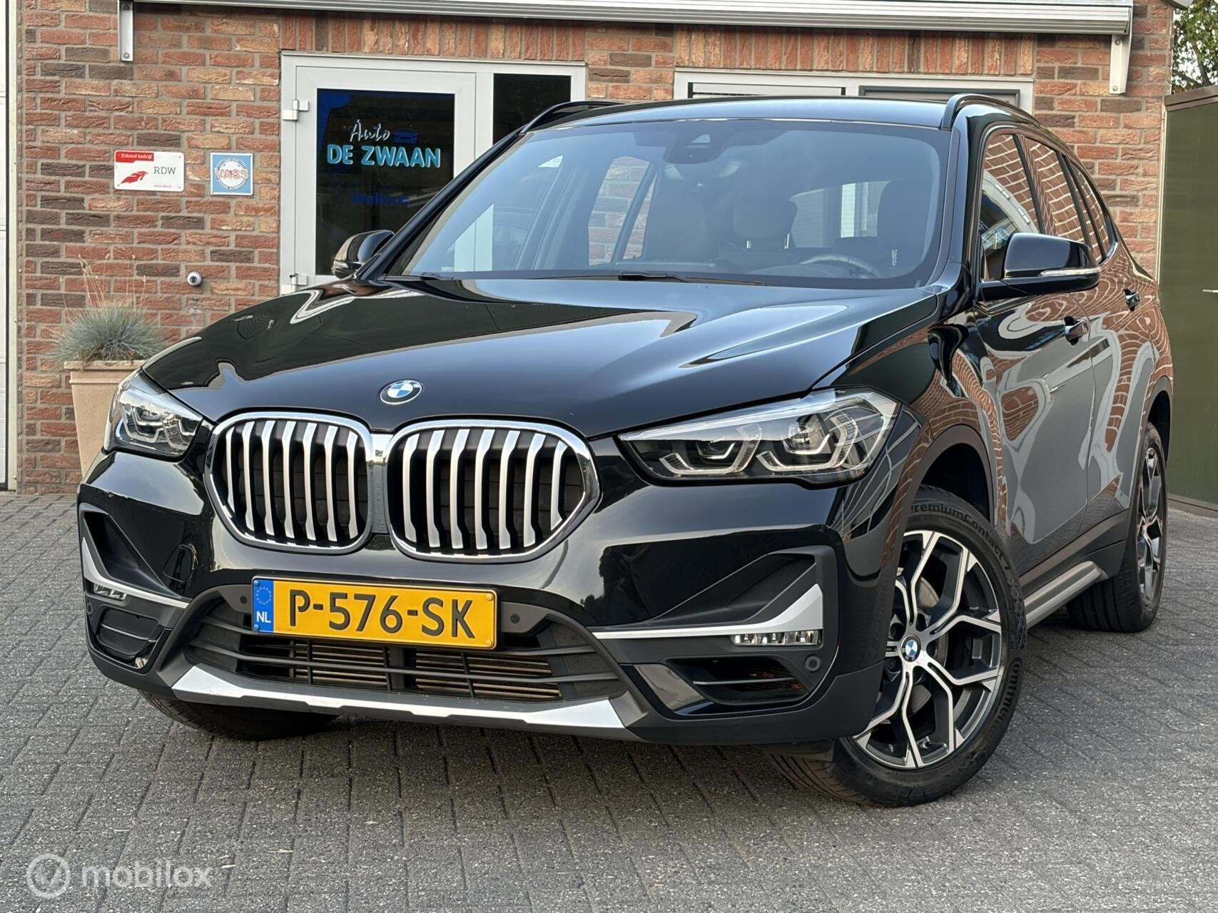 BMW X1 sDrive20i High Executive|Afneembare Trekhaak|HUD|Spor, 1998 cc, 15 km/l, Euro 6, 4 cilinders