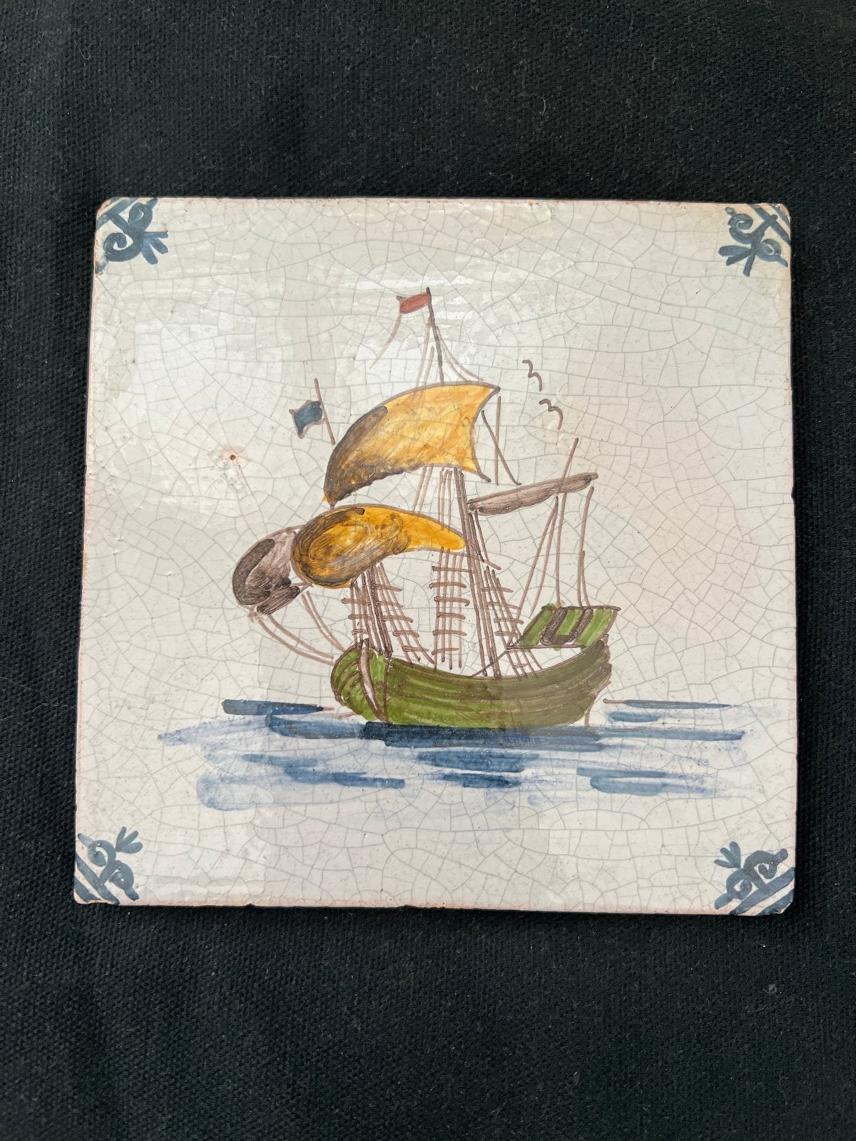 Antieke Delfts Blauw-stijl tegel met VOC-schip, Antiek en Kunst, Antiek | Wandborden en Tegels, Ophalen of Verzenden