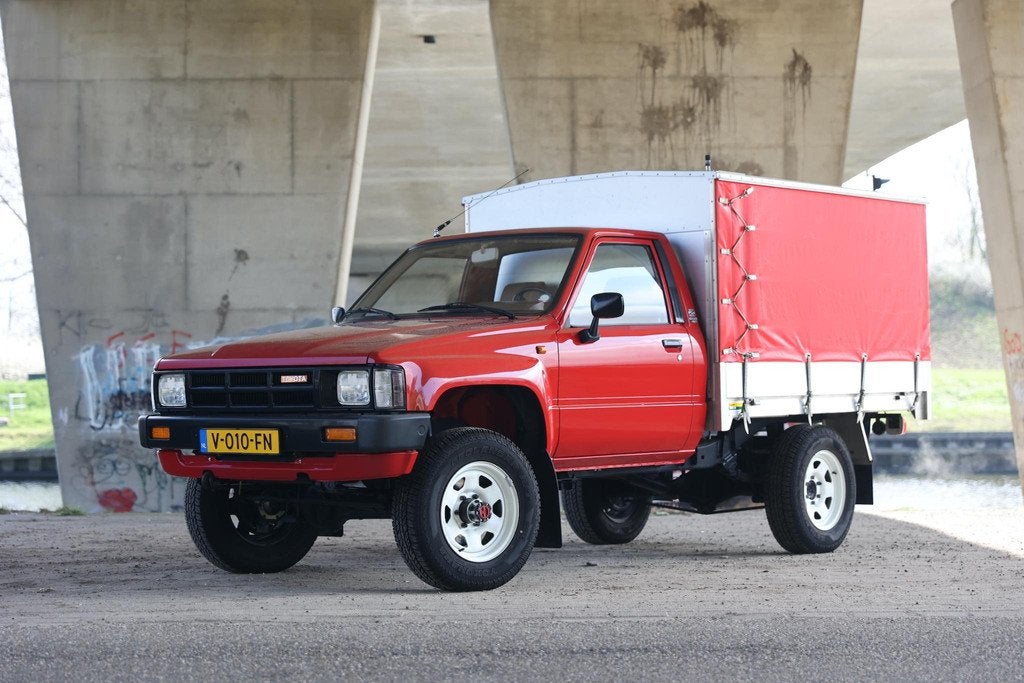Toyota HiLux 2.0 4WD 3Y Feuerwehr, Auto's, 83 pk, Gebruikt, 4 cilinders, 2000 kg