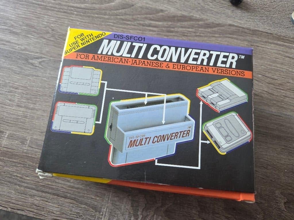 Super Nintendo Multi Converter Adapter (DIS-SFC01) in Doos, Ophalen of Verzenden, Zo goed als nieuw, Met 2 controllers