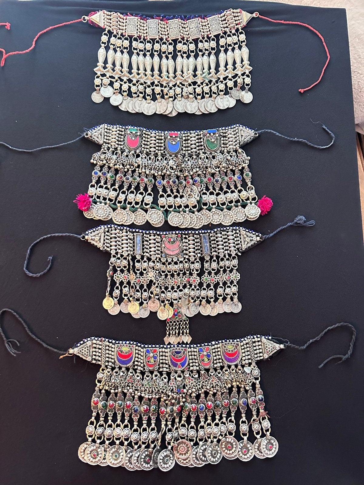 Set van 4 Afghaanse Kuchi Chokers met Munten en Kralen, Overige materialen, Overige kleuren, Ophalen of Verzenden, Zo goed als nieuw