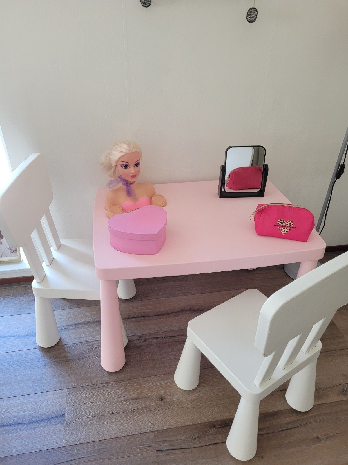 Tafel met 2 stoeltjes. Tafel 2 stoeltjes van ikea, Ophalen of Verzenden, Zo goed als nieuw, Tafel(s) en Stoel(en)