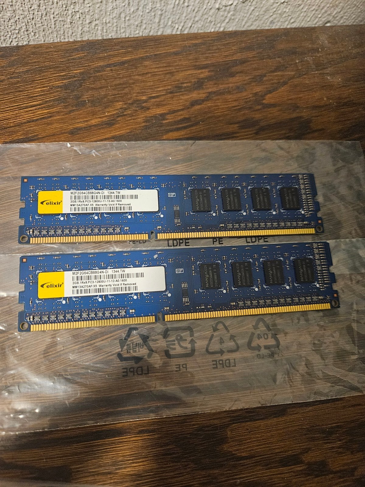 2x Elixir 2GB DDR3 RAM sticks (PC3-12800U), Gebruikt, DDR3, Ophalen of Verzenden, Desktop