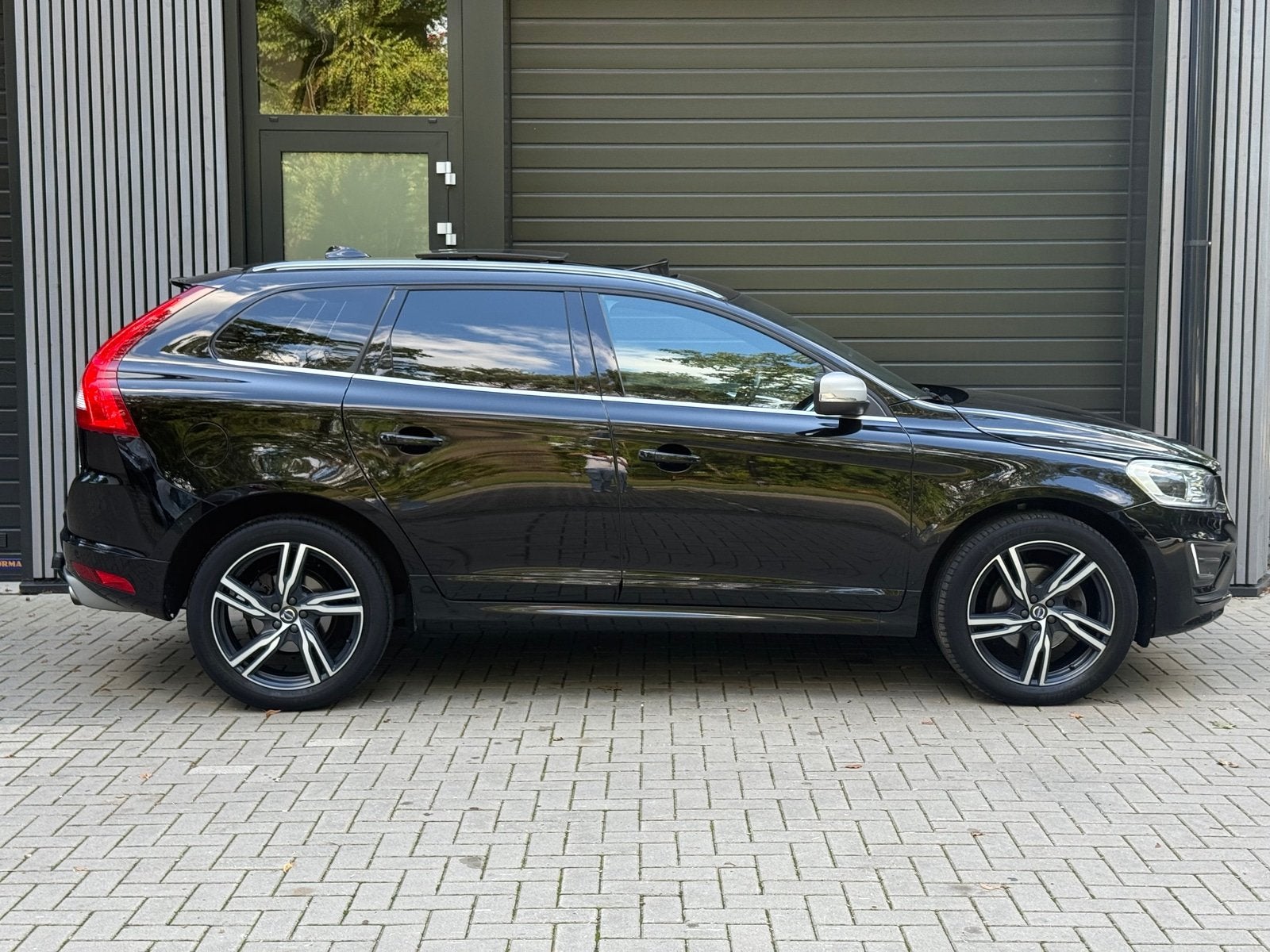 Volvo XC60 2.0 T5 FWD R-Design, 15 km/l, Gebruikt, Euro 6, 4 cilinders