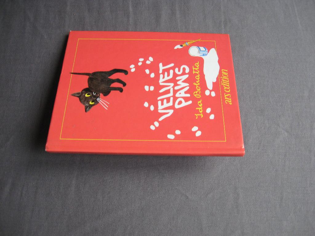 Ida Bohatta - Velvet Paws (kleine Engelstalige hardcover), Ophalen of Verzenden, Zo goed als nieuw, Katten, Ida Bohatta