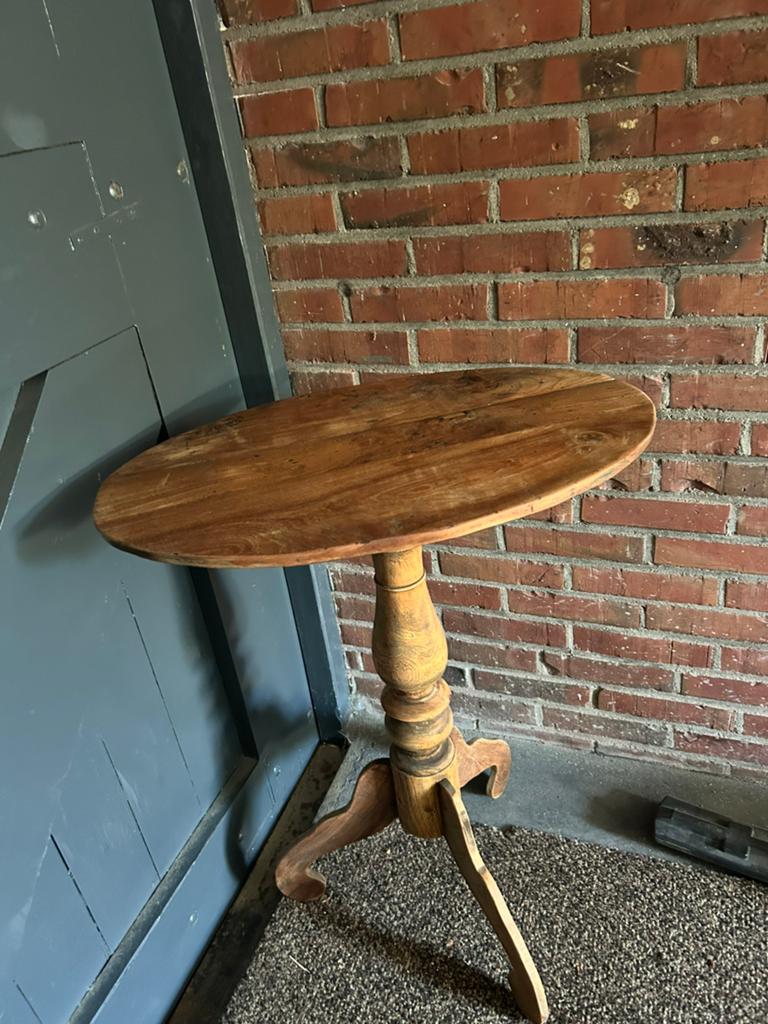 Oud teak wijntafel ovaal  bijzettafel, Ophalen, Ovaal, 75 cm of meer, 60 cm of meer