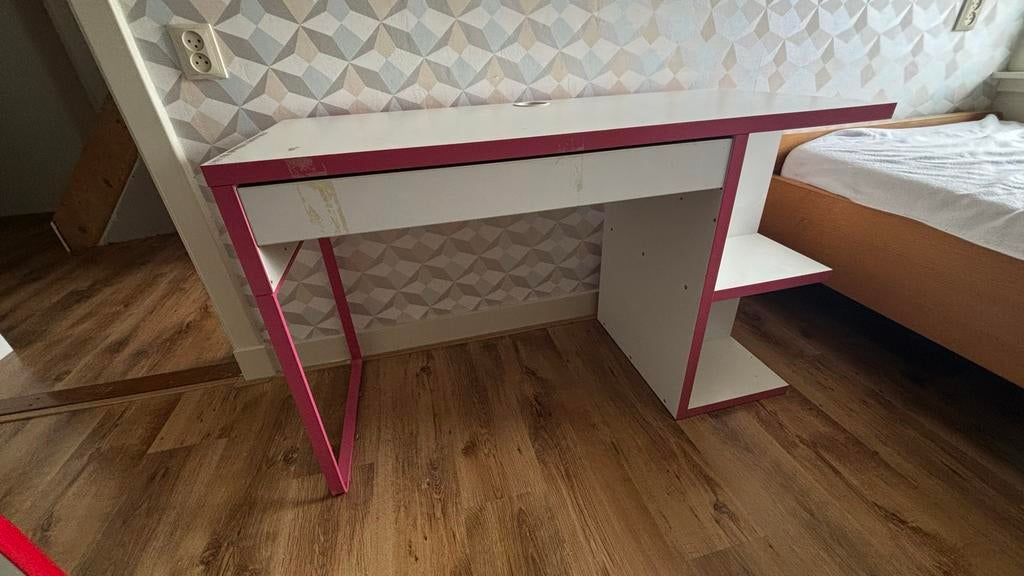 Bureau 120x50x75 met opbergruimte en kabeldoorvoer, Ophalen, Zo goed als nieuw, Wit, Kinderbureau