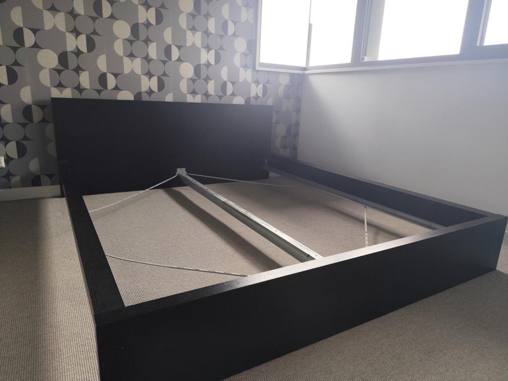 Malm bed ombouw 220*180 evt lattenbodem mis paar schroeven,, Ophalen, Zwart, Tweepersoons, Zo goed als nieuw