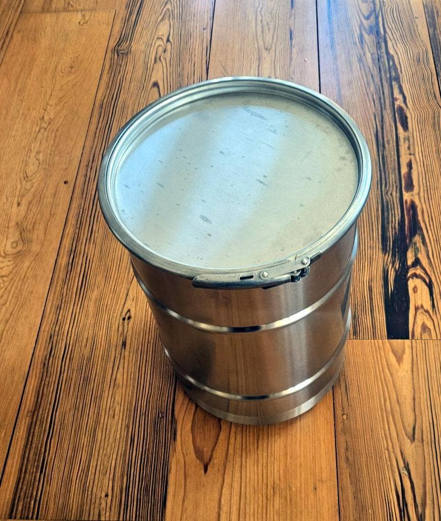 Hoogwaardige RVS drum 35 liter met deksel en sluitklem, Ophalen, Zo goed als nieuw