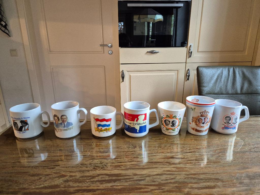7 mokken Koningshuis, Ophalen of Verzenden, Zo goed als nieuw