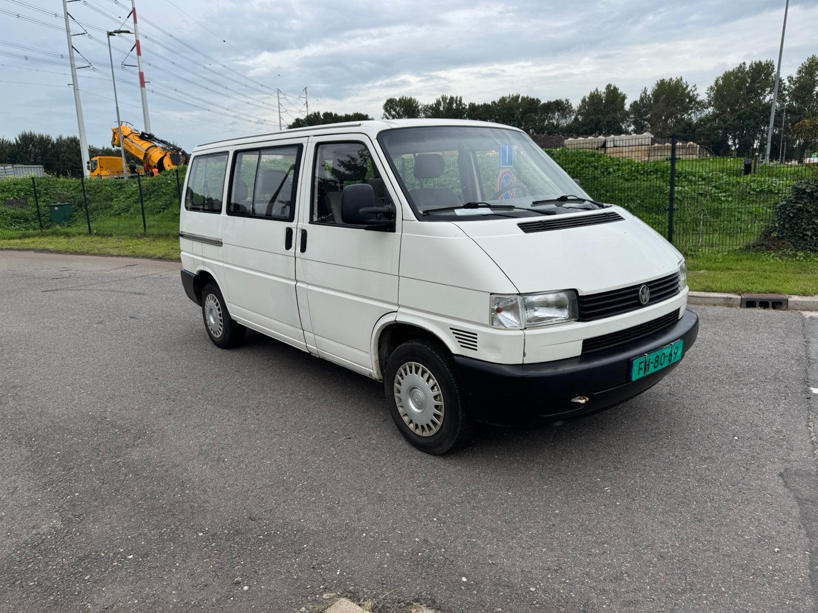 Volkswagen Transporter 2.5 Kombi 85KW AUT 1999 Wit, Auto's, Stof, Overige carrosserieën, Elektrische ramen, Wit